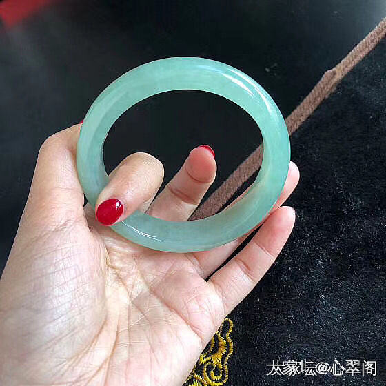 各位能推荐一个靠谱的商家吗，我想买个手镯_商户