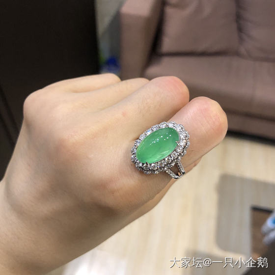 聊聊如何挑选适合自己的翡翠手镯～_翡翠
