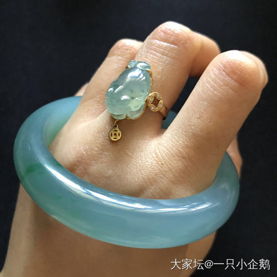 网购翡翠最该看的不是视频，而是多环境图。