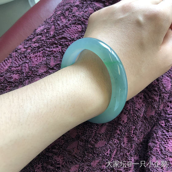 网购翡翠最该看的不是视频，而是多环境图。