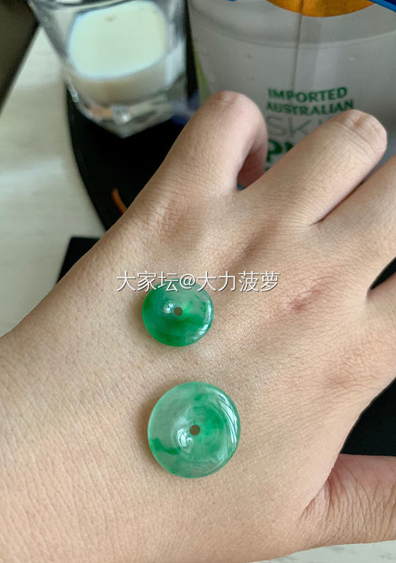 昨天被嫌弃的一手，这样拍好些了_翡翠