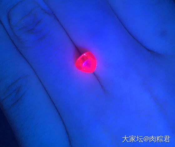 没顶住尖晶的魅力，还是买了颗咪咪小_彩色宝石