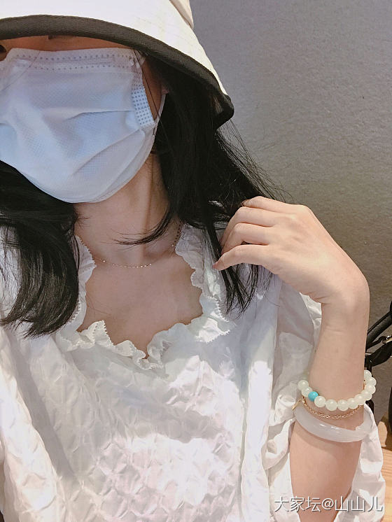不白但搭配起来蛮舒服～_搭配松石和田玉