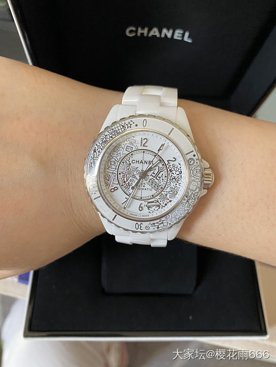 今年买给自己的🎁香奈儿J12限量款手表_手表奢侈品