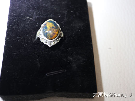 制作多米尼加蓝珀

由皮料看到瓦蓝色的感觉真棒