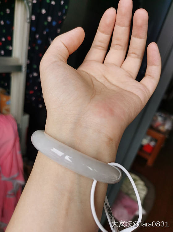 好吧，还是留了这个飘花，算是满足我收飘花的心愿了。。。_手镯翡翠