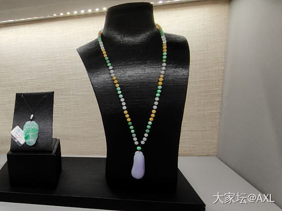 这几天在珠宝店看够了各种石头，也尝试了自己第一次编绳经历