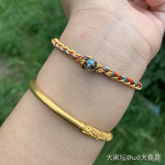 第一次尝试手绳～配金镯看起来也很不错喔……_搭配金