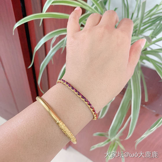 第一次尝试手绳～配金镯看起来也很不错喔……_搭配金
