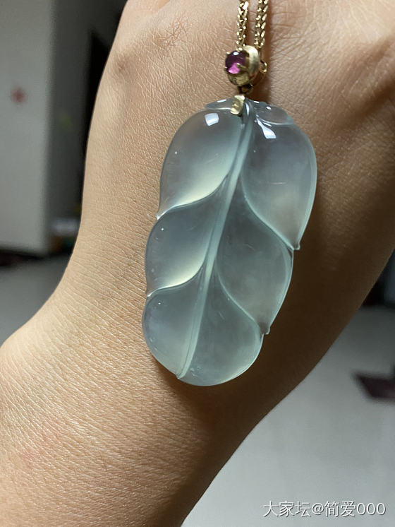 这个色算晴水吗？_吊坠耳坠翡翠
