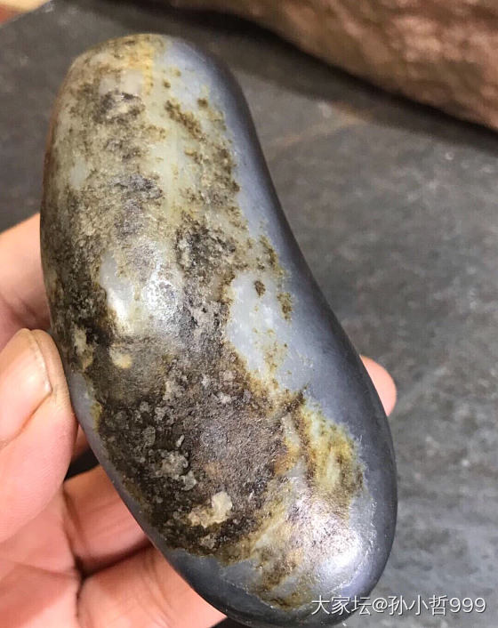 各位玉友，这块是切还是整雕呢？_和田玉