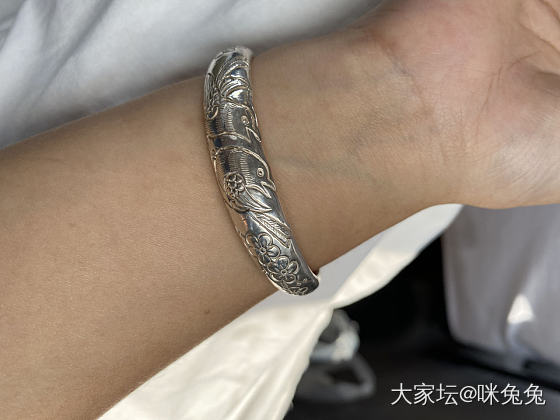 我这种黄皮戴镯子真是难看哦_手镯银