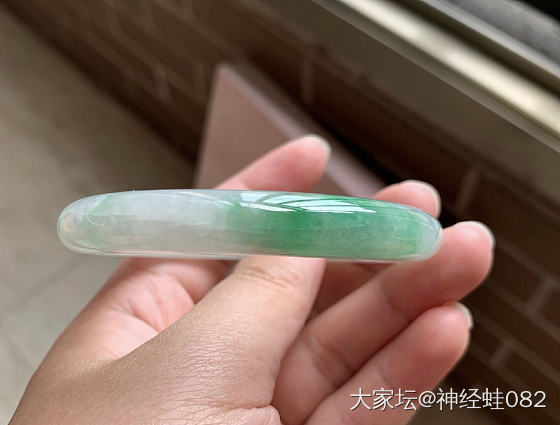 请大家看看这个镯子 像A货吗_翡翠
