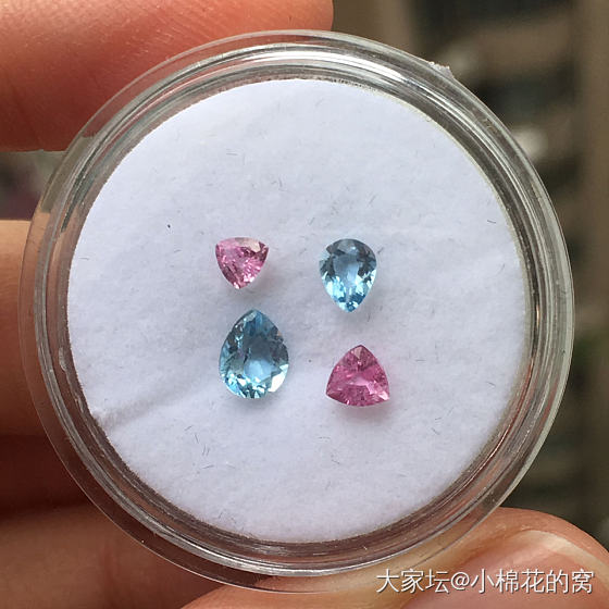 想镶嵌一对儿撞色耳坠，这配色好看吗？_首饰