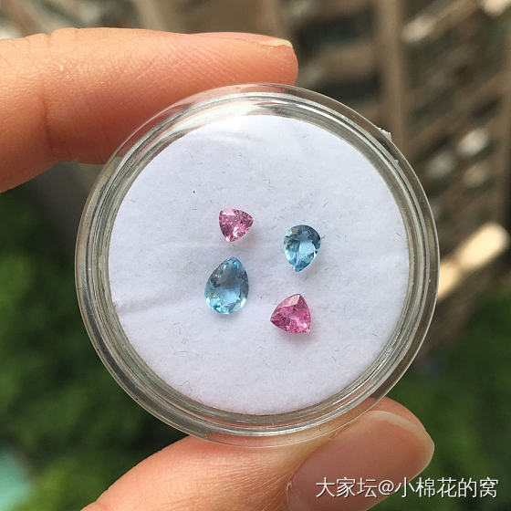 想镶嵌一对儿撞色耳坠，这配色好看吗？_首饰