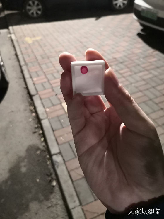 下面这颗裂还少点。。。。上面那颗裂的快成筛子了。。。。_彩色宝石