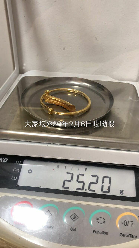 錾刻藤镯之金子迷人克重_潮宏基手镯金