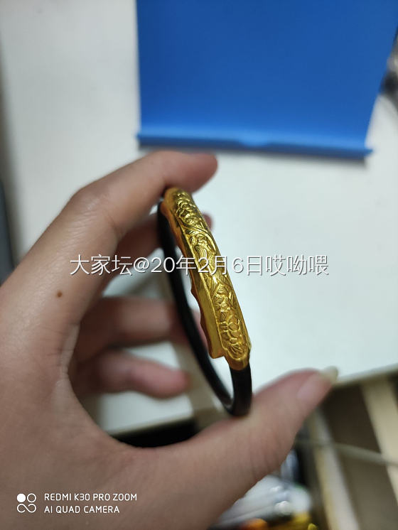 錾刻藤镯之金子迷人克重_潮宏基手镯金