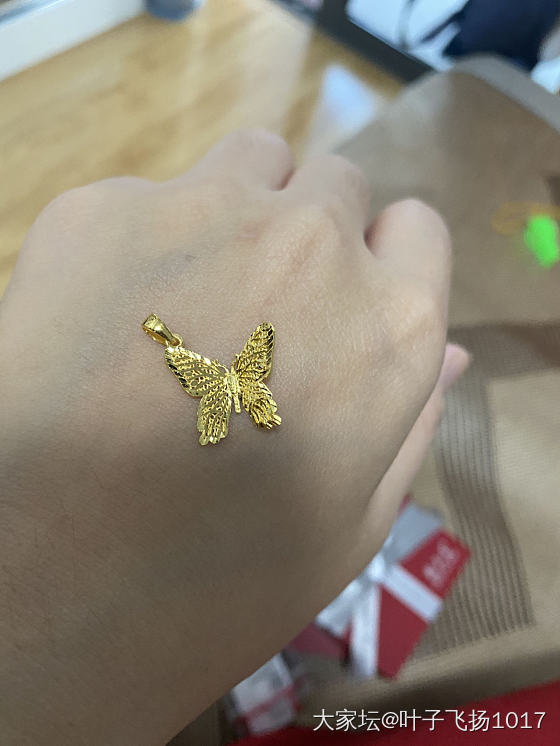 广发积分换购的小蝴蝶到货_吊坠金