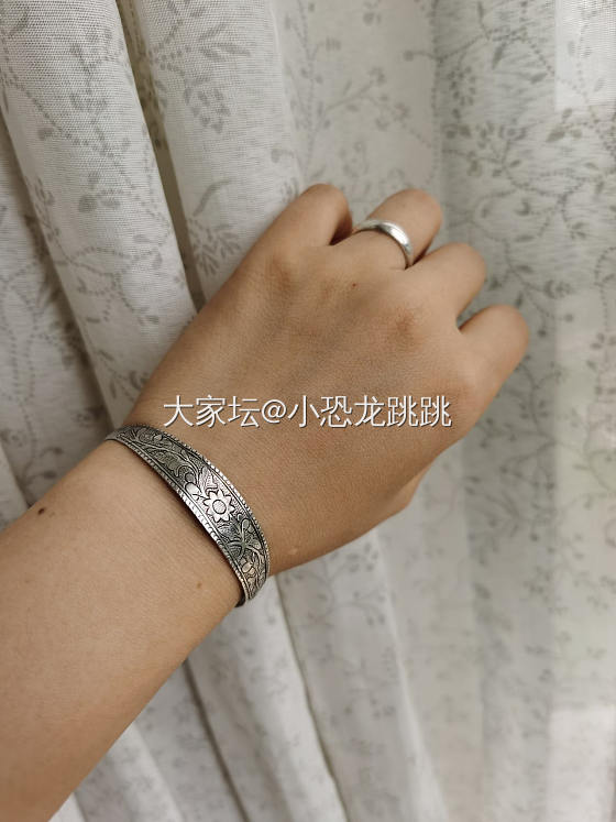 阴天里的太阳花_打银手镯银