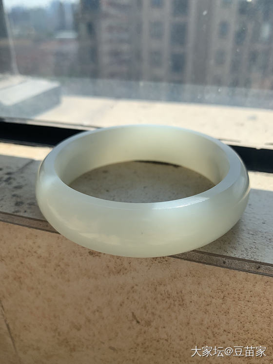 在家太无聊…练习拍照😓_手镯和田玉