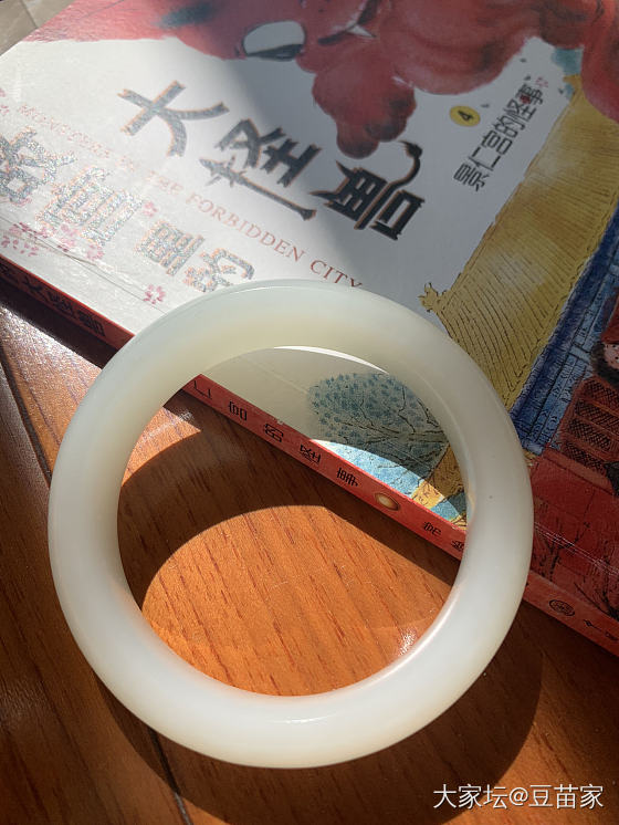 在家太无聊…练习拍照😓_手镯和田玉