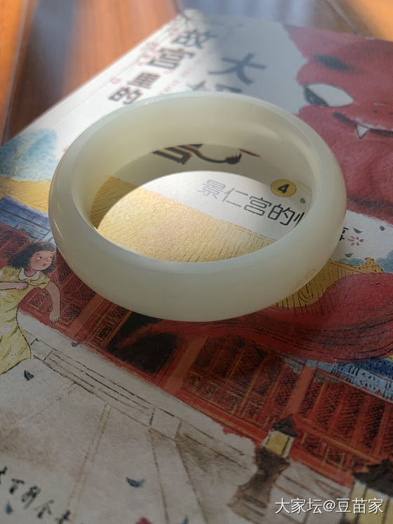在家太无聊…练习拍照😓_手镯和田玉