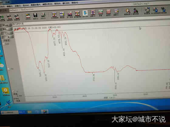 最近海蓝宝吊坠的胶也太多了_彩色宝石