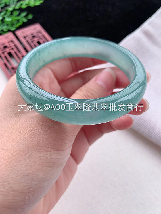 今日秀种水带底色手镯_翡翠