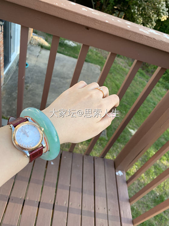 发现周围女生戴表的越来越少_萧邦手表