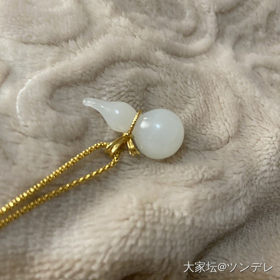 想入手一个和田玉小葫芦大家可以帮忙看看吗？_和田玉