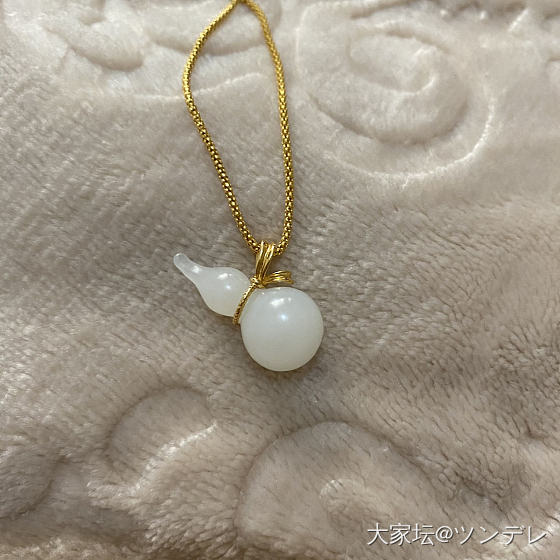 想入手一个和田玉小葫芦大家可以帮忙看看吗？_和田玉