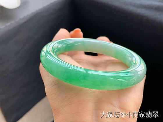 蕴千年之精华，散万物之灵气-天然A货缅甸玉镯。_翡翠