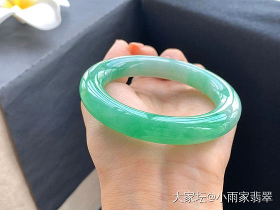 蕴千年之精华，散万物之灵气-天然A货缅甸玉镯。_翡翠
