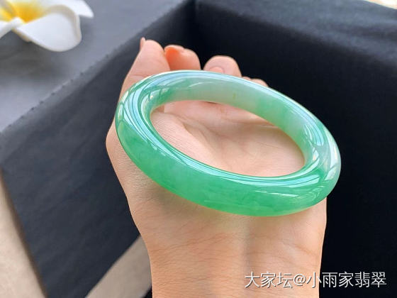 蕴千年之精华，散万物之灵气-天然A货缅甸玉镯。_翡翠