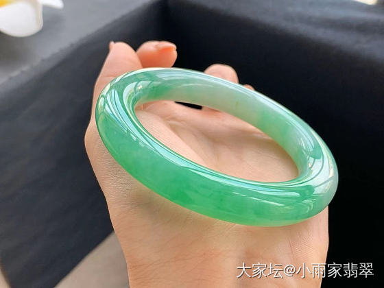 蕴千年之精华，散万物之灵气-天然A货缅甸玉镯。_翡翠