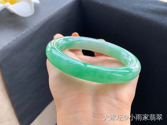 蕴千年之精华，散万物之灵气-天然A货缅甸玉镯。_翡翠