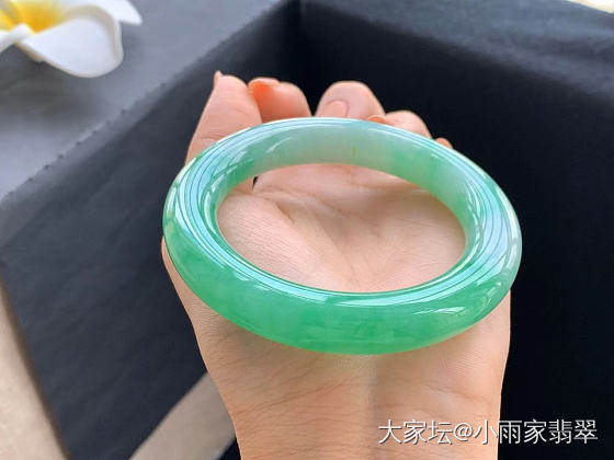 蕴千年之精华，散万物之灵气-天然A货缅甸玉镯。_翡翠