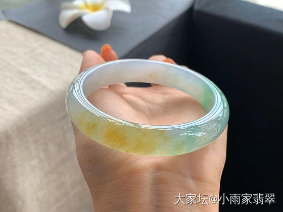 爆款优雅天然三彩手镯，镯约佳人。_手镯