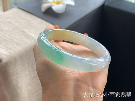 爆款优雅天然三彩手镯，镯约佳人。_手镯