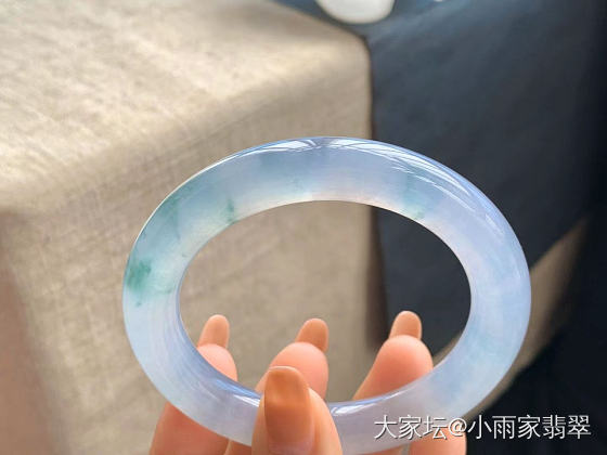 老坑天然翡翠手镯，艳丽夺目！高级感十足！_翡翠