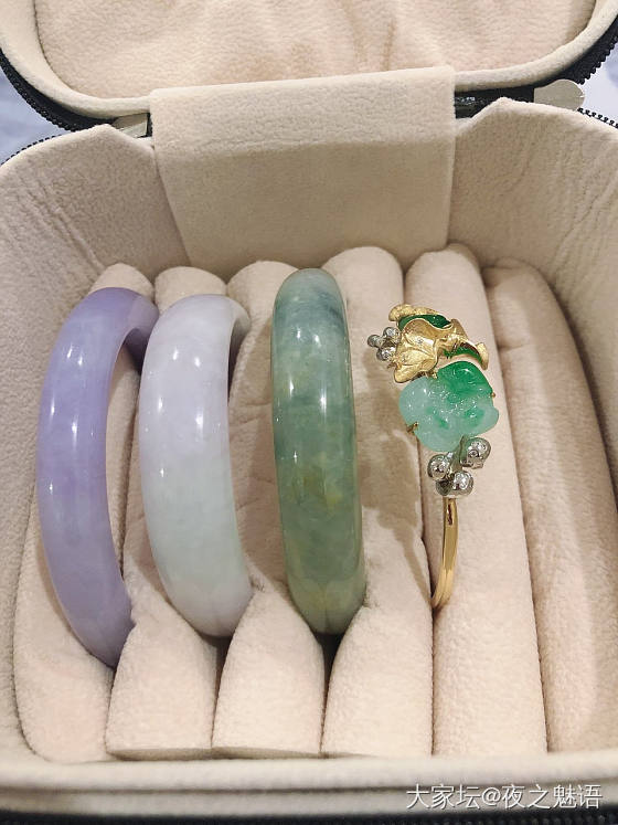 有没有一样手镯盒不敢买太大的😄_翡翠
