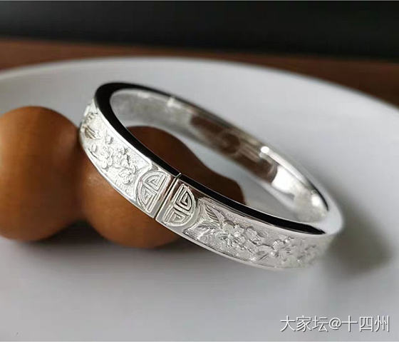 你们的开口轨道镯怎么戴呀_手镯银
