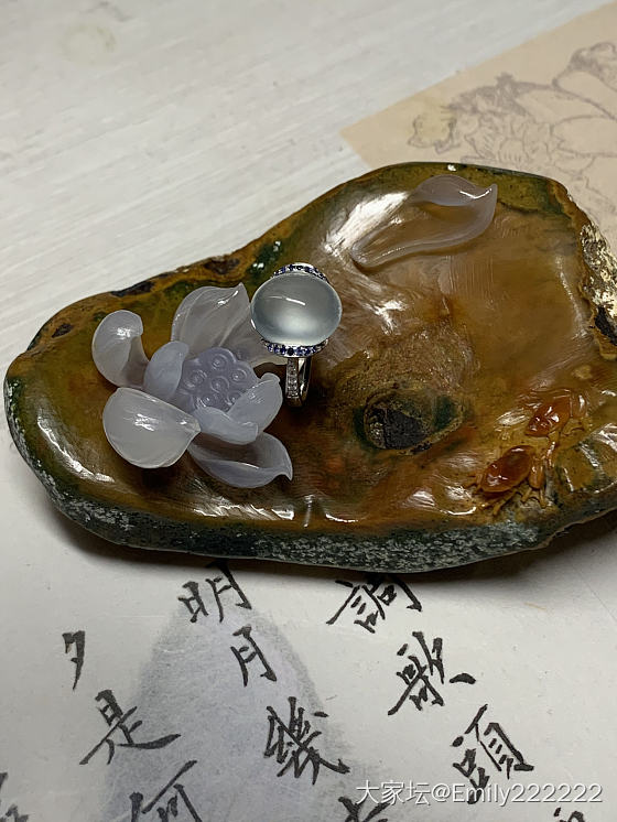 入了一个阿拉善玛瑙的小摆件，拍翠翠们实在是太美啦！😜_摆件玛瑙翡翠