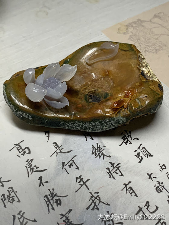 入了一个阿拉善玛瑙的小摆件，拍翠翠们实在是太美啦！😜_摆件玛瑙翡翠