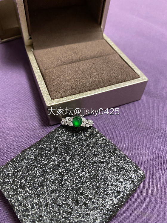 请姐妹们帮忙掌眼，看看戒指价格_翡翠