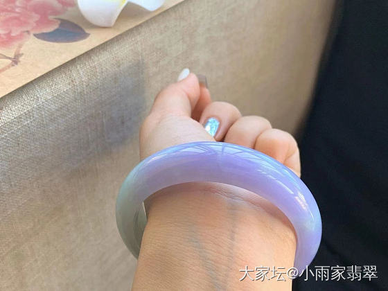 秋季出游搭配，天然缅甸翡翠女正品镯子!_翡翠
