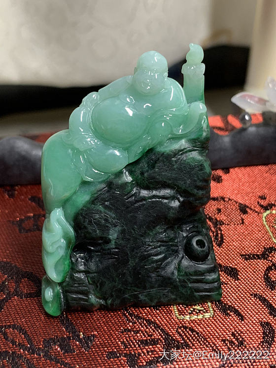 带藓的随行雕_翡翠
