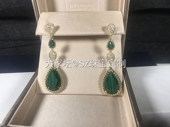 宝诗龙孔雀石耳钉，漂亮啊，感觉孔雀石做出来的东西都挺好看的，不过孔雀石保养会麻烦..._首饰