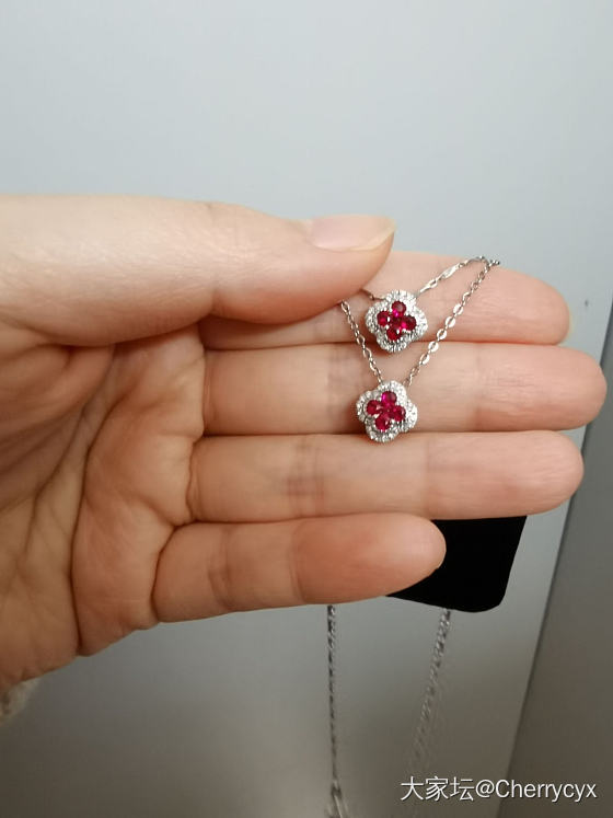 四叶草小红宝石虽小，还蛮精致_名贵宝石